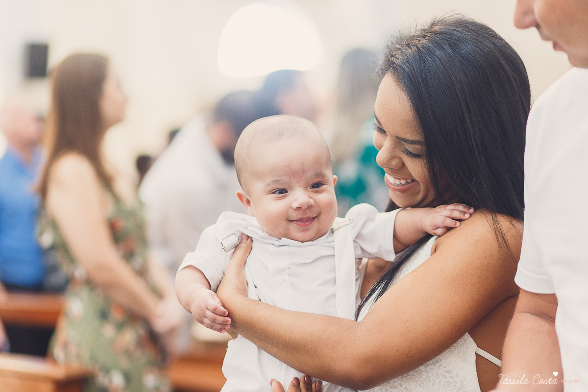 fotos de batizado no santuário de vila velha, família linda, batizando o filho Gabriel, look para batizado, fotos na hora do batizado, aonde batizar meu filho em Vila Velha ES, Santuário de Vila Velha, próximo ao terminal de Vila Velha, família católica