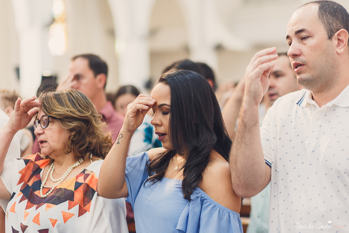 fotos de batizado no santuário de vila velha, família linda, batizando o filho Gabriel, look para batizado, fotos na hora do batizado, aonde batizar meu filho em Vila Velha ES, Santuário de Vila Velha, próximo ao terminal de Vila Velha, família católica