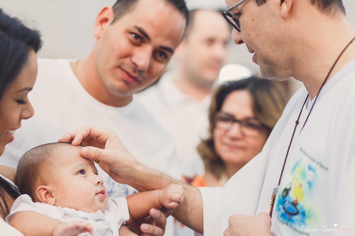 fotos de batizado no santuário de vila velha, família linda, batizando o filho Gabriel, look para batizado, fotos na hora do batizado, aonde batizar meu filho em Vila Velha ES, Santuário de Vila Velha, próximo ao terminal de Vila Velha, família católica