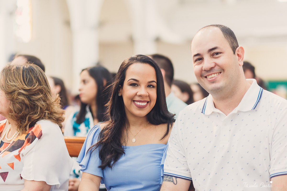 fotos de batizado no santuário de vila velha, família linda, batizando o filho Gabriel, look para batizado, fotos na hora do batizado, aonde batizar meu filho em Vila Velha ES, Santuário de Vila Velha, próximo ao terminal de Vila Velha, família católica