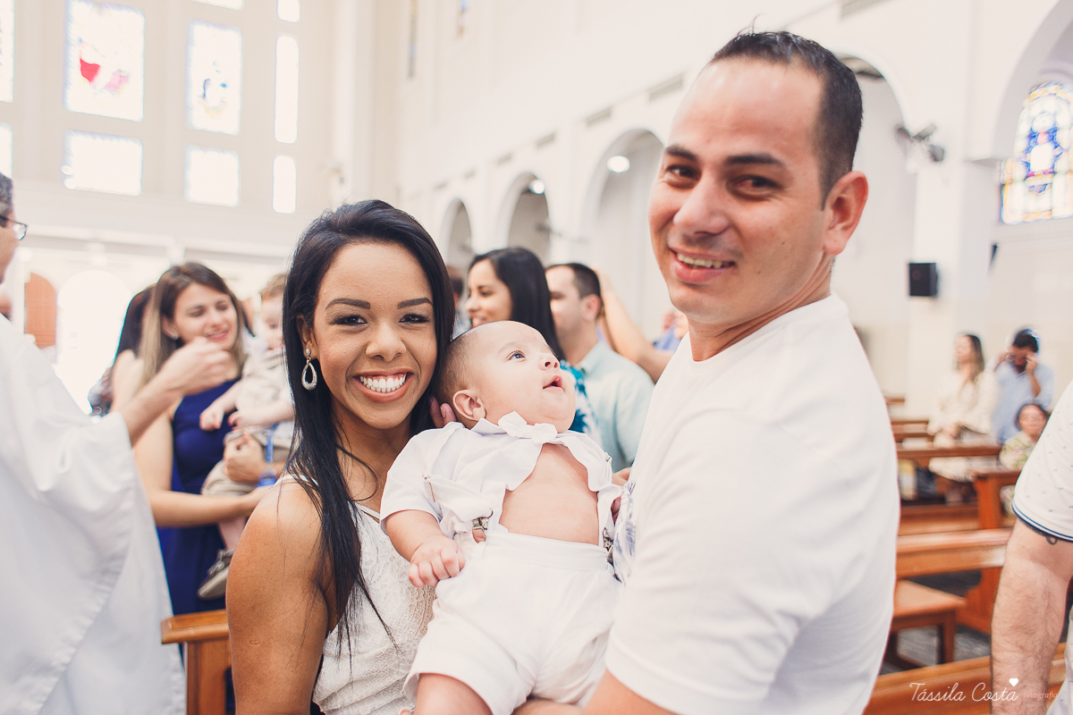 fotos de batizado no santuário de vila velha, família linda, batizando o filho Gabriel, look para batizado, fotos na hora do batizado, aonde batizar meu filho em Vila Velha ES, Santuário de Vila Velha, próximo ao terminal de Vila Velha, família católica