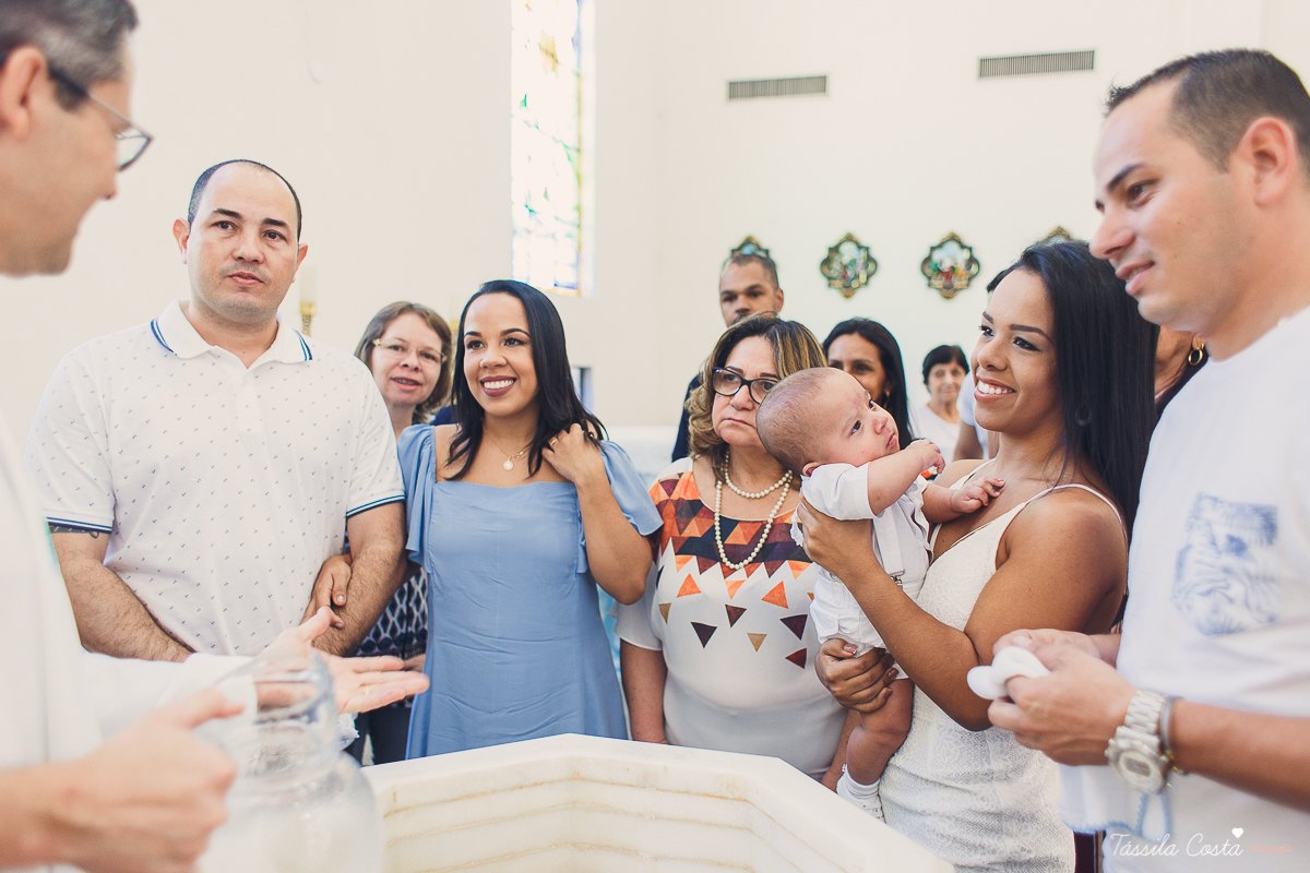 fotos de batizado no santuário de vila velha, família linda, batizando o filho Gabriel, look para batizado, fotos na hora do batizado, aonde batizar meu filho em Vila Velha ES, Santuário de Vila Velha, próximo ao terminal de Vila Velha, família católica
