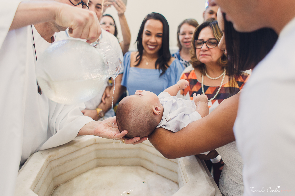 fotos de batizado no santuário de vila velha, família linda, batizando o filho Gabriel, look para batizado, fotos na hora do batizado, aonde batizar meu filho em Vila Velha ES, Santuário de Vila Velha, próximo ao terminal de Vila Velha, família católica