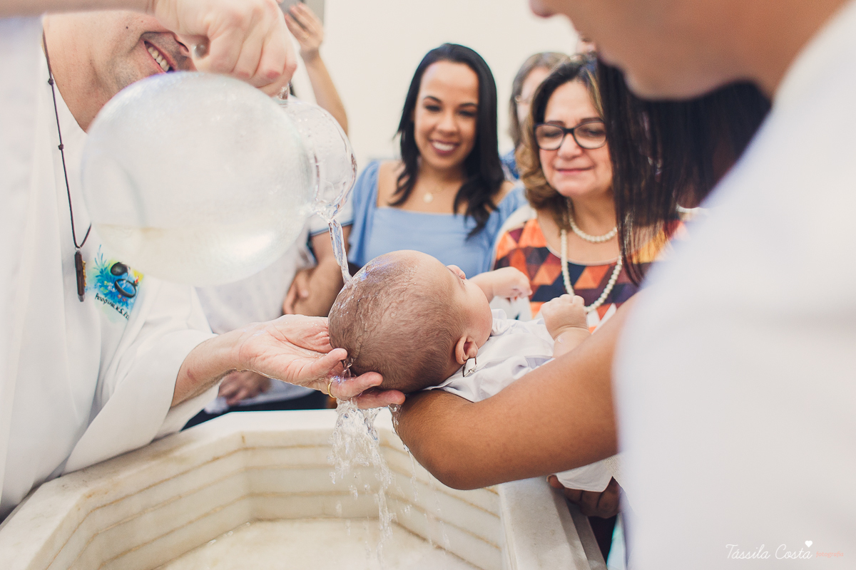 fotos de batizado no santuário de vila velha, família linda, batizando o filho Gabriel, look para batizado, fotos na hora do batizado, aonde batizar meu filho em Vila Velha ES, Santuário de Vila Velha, próximo ao terminal de Vila Velha, família católica