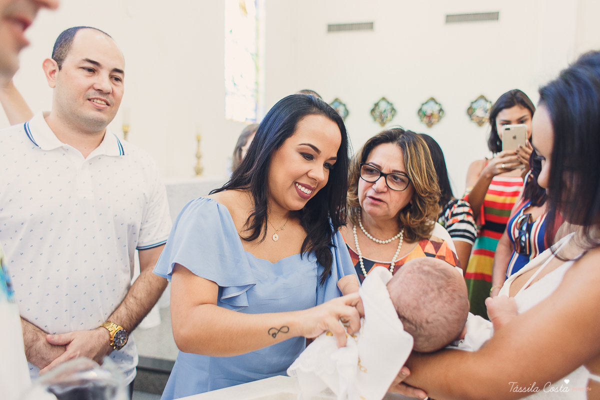 fotos de batizado no santuário de vila velha, família linda, batizando o filho Gabriel, look para batizado, fotos na hora do batizado, aonde batizar meu filho em Vila Velha ES, Santuário de Vila Velha, próximo ao terminal de Vila Velha, família católica