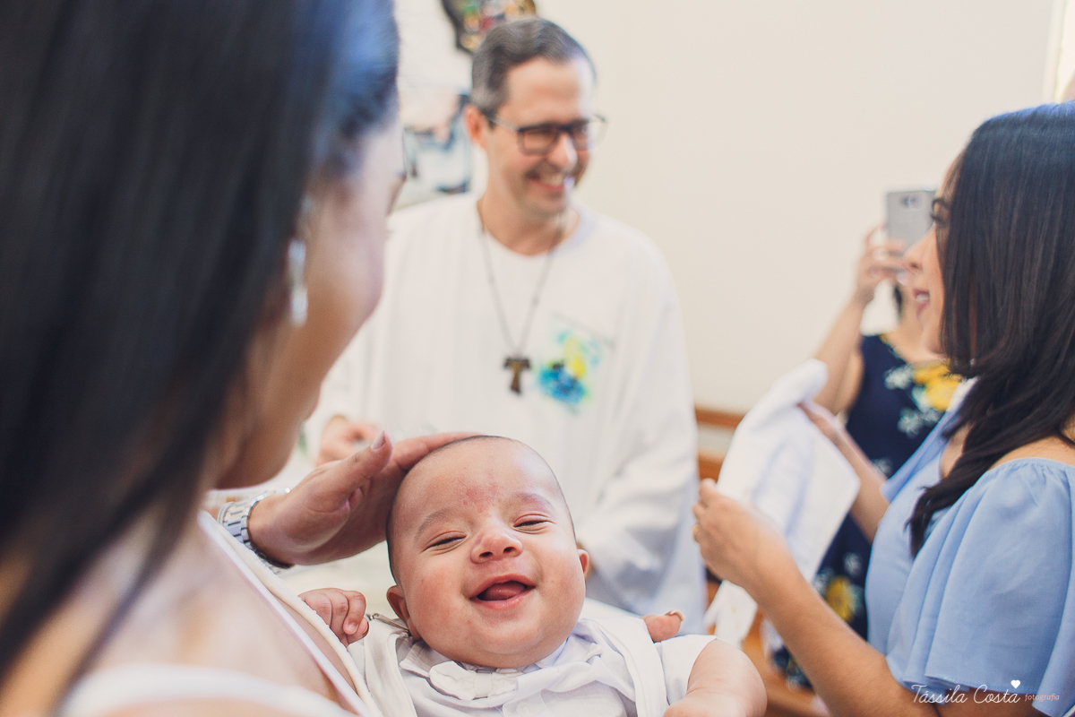 fotos de batizado no santuário de vila velha, família linda, batizando o filho Gabriel, look para batizado, fotos na hora do batizado, aonde batizar meu filho em Vila Velha ES, Santuário de Vila Velha, próximo ao terminal de Vila Velha, família católica