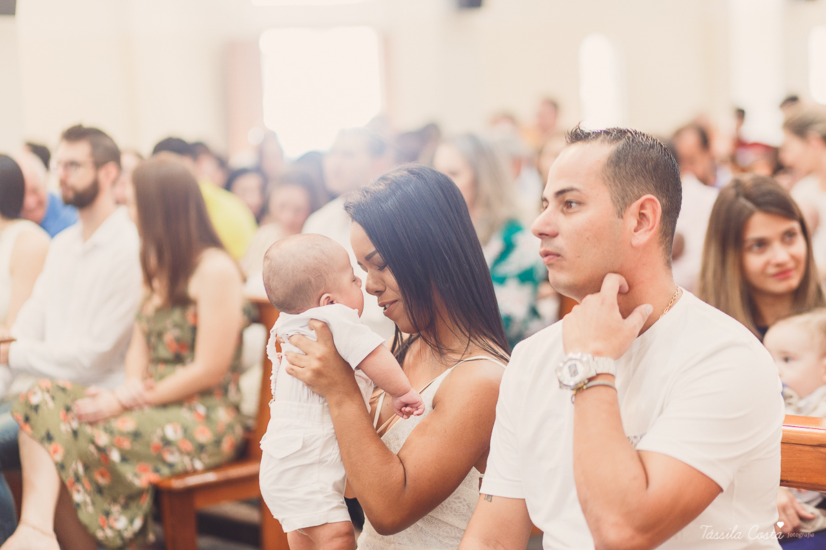 fotos de batizado no santuário de vila velha, família linda, batizando o filho Gabriel, look para batizado, fotos na hora do batizado, aonde batizar meu filho em Vila Velha ES, Santuário de Vila Velha, próximo ao terminal de Vila Velha, família católica