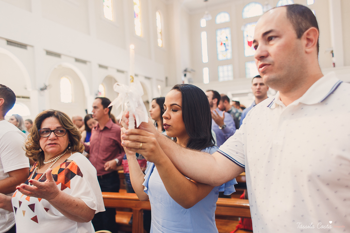 fotos de batizado no santuário de vila velha, família linda, batizando o filho Gabriel, look para batizado, fotos na hora do batizado, aonde batizar meu filho em Vila Velha ES, Santuário de Vila Velha, próximo ao terminal de Vila Velha, família católica