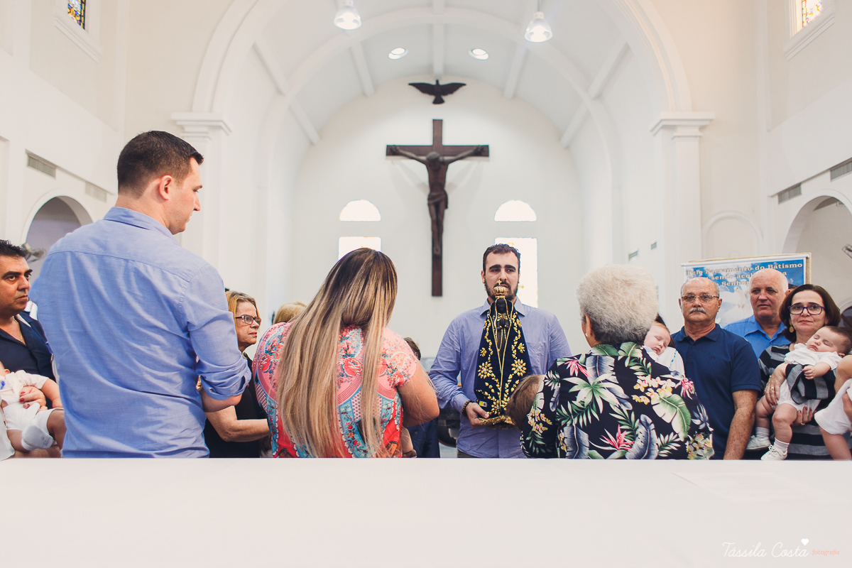 fotos de batizado no santuário de vila velha, família linda, batizando o filho Gabriel, look para batizado, fotos na hora do batizado, aonde batizar meu filho em Vila Velha ES, Santuário de Vila Velha, próximo ao terminal de Vila Velha, família católica