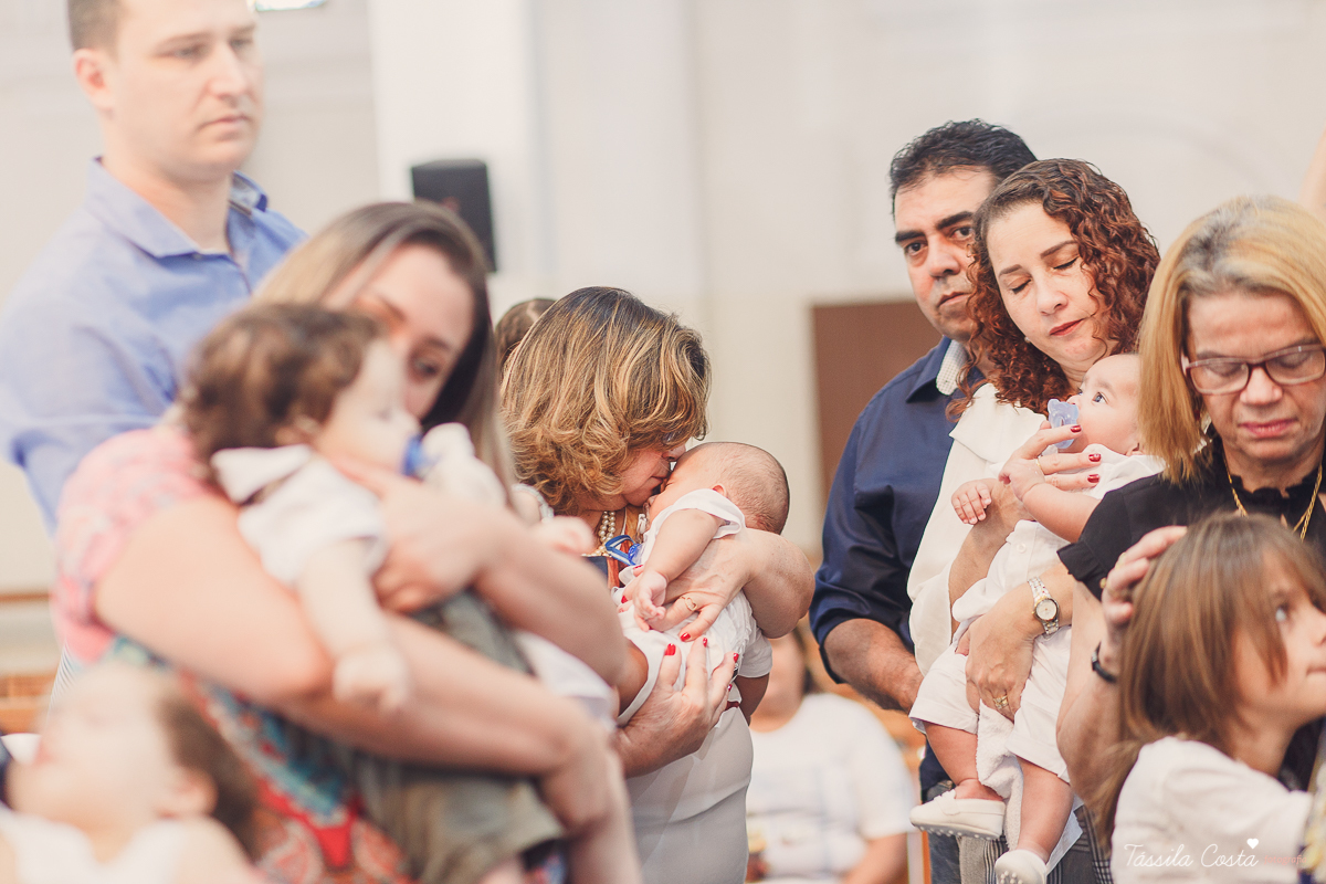 fotos de batizado no santuário de vila velha, família linda, batizando o filho Gabriel, look para batizado, fotos na hora do batizado, aonde batizar meu filho em Vila Velha ES, Santuário de Vila Velha, próximo ao terminal de Vila Velha, família católica