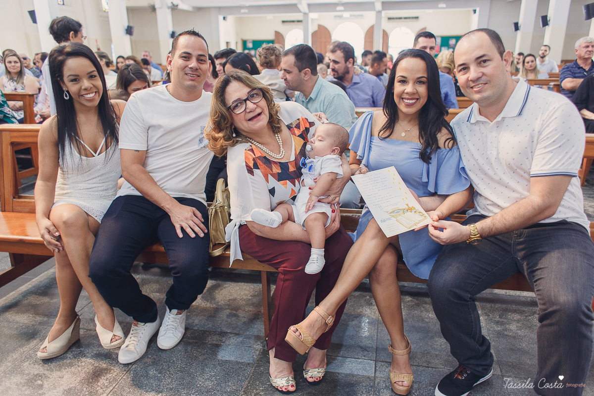 fotos de batizado no santuário de vila velha, família linda, batizando o filho Gabriel, look para batizado, fotos na hora do batizado, aonde batizar meu filho em Vila Velha ES, Santuário de Vila Velha, próximo ao terminal de Vila Velha, família católica