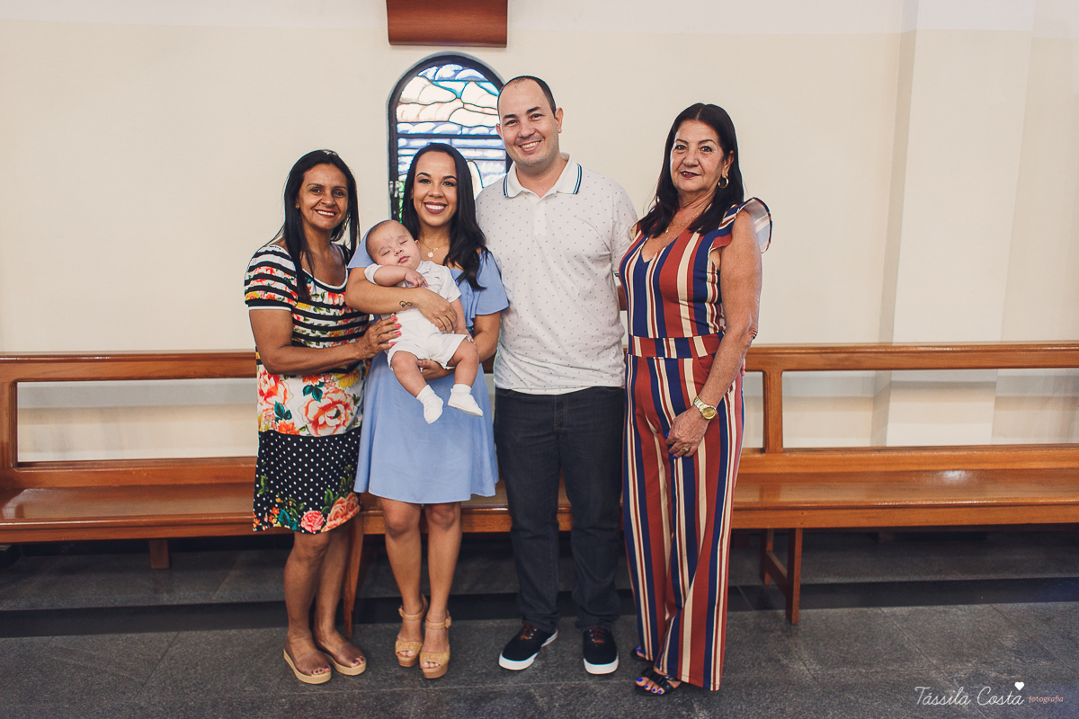 fotos de batizado no santuário de vila velha, família linda, batizando o filho Gabriel, look para batizado, fotos na hora do batizado, aonde batizar meu filho em Vila Velha ES, Santuário de Vila Velha, próximo ao terminal de Vila Velha, família católica