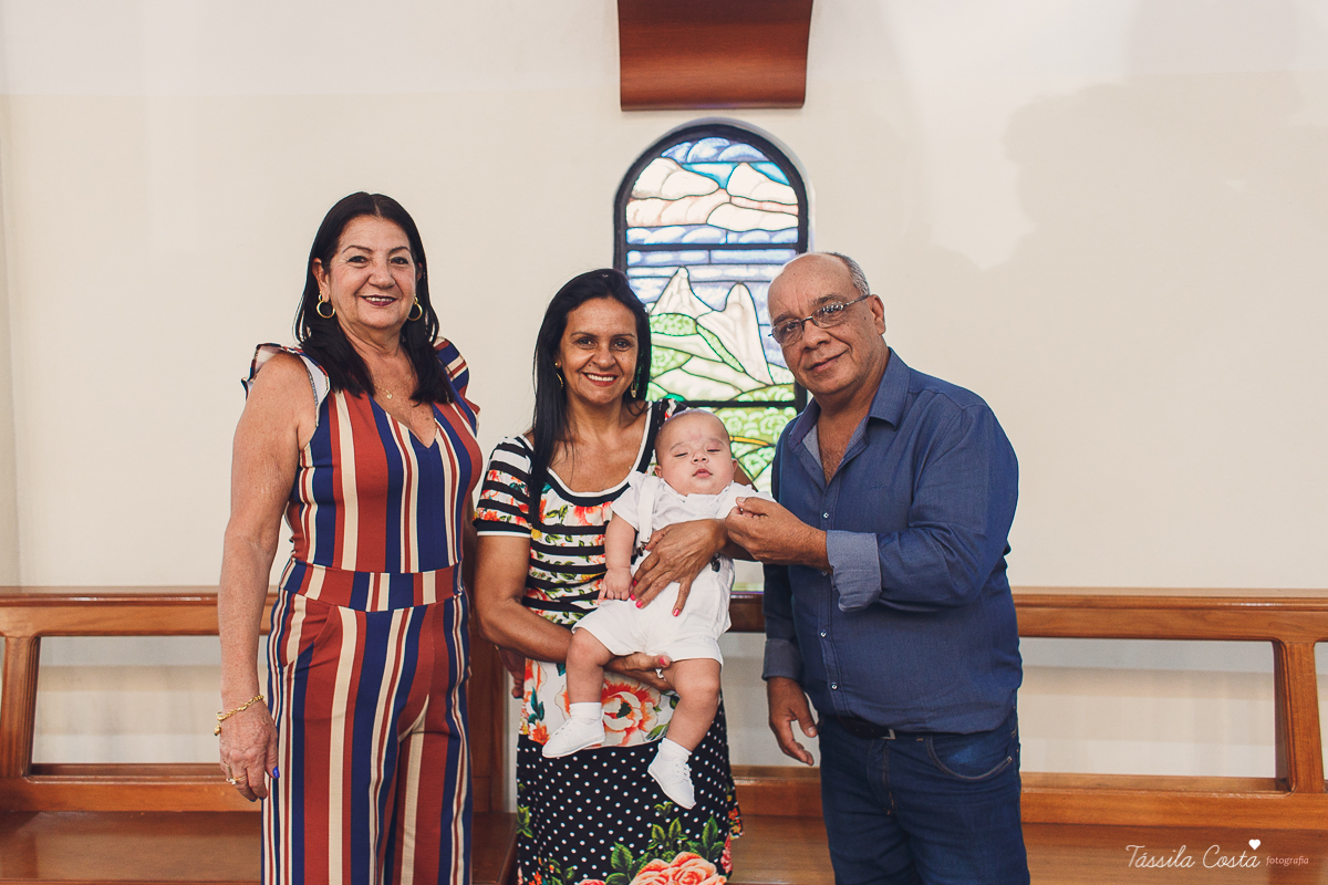 fotos de batizado no santuário de vila velha, família linda, batizando o filho Gabriel, look para batizado, fotos na hora do batizado, aonde batizar meu filho em Vila Velha ES, Santuário de Vila Velha, próximo ao terminal de Vila Velha, família católica