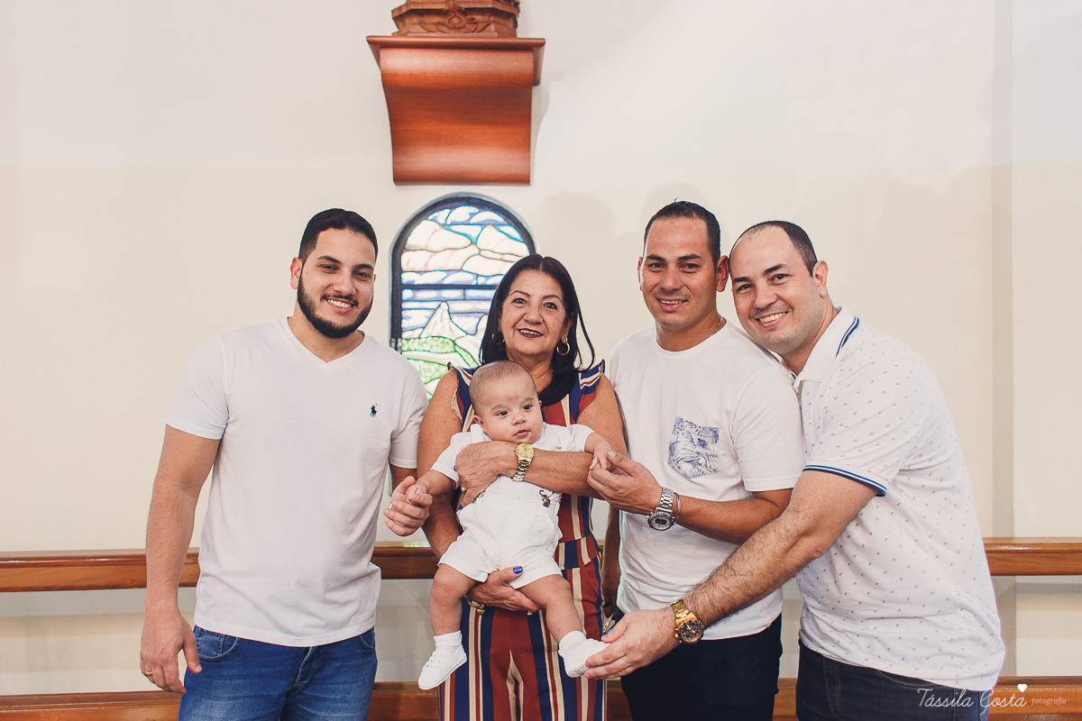 fotos de batizado no santuário de vila velha, família linda, batizando o filho Gabriel, look para batizado, fotos na hora do batizado, aonde batizar meu filho em Vila Velha ES, Santuário de Vila Velha, próximo ao terminal de Vila Velha, família católica