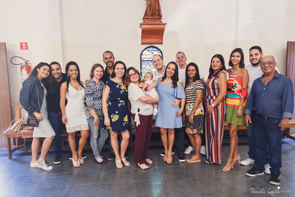fotos de batizado no santuário de vila velha, família linda, batizando o filho Gabriel, look para batizado, fotos na hora do batizado, aonde batizar meu filho em Vila Velha ES, Santuário de Vila Velha, próximo ao terminal de Vila Velha, família católica