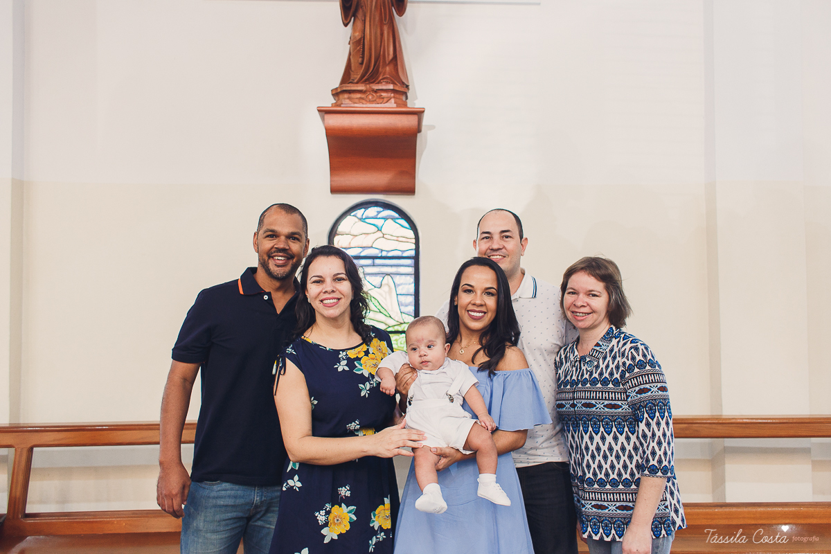 fotos de batizado no santuário de vila velha, família linda, batizando o filho Gabriel, look para batizado, fotos na hora do batizado, aonde batizar meu filho em Vila Velha ES, Santuário de Vila Velha, próximo ao terminal de Vila Velha, família católica