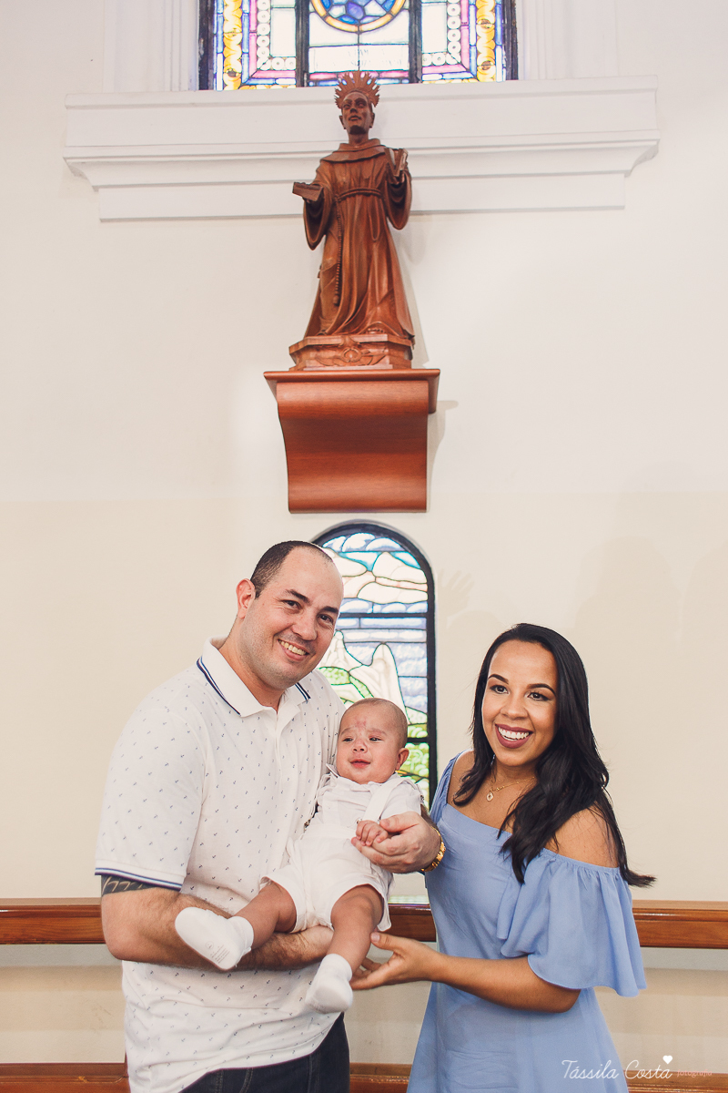 fotos de batizado no santuário de vila velha, família linda, batizando o filho Gabriel, look para batizado, fotos na hora do batizado, aonde batizar meu filho em Vila Velha ES, Santuário de Vila Velha, próximo ao terminal de Vila Velha, família católica