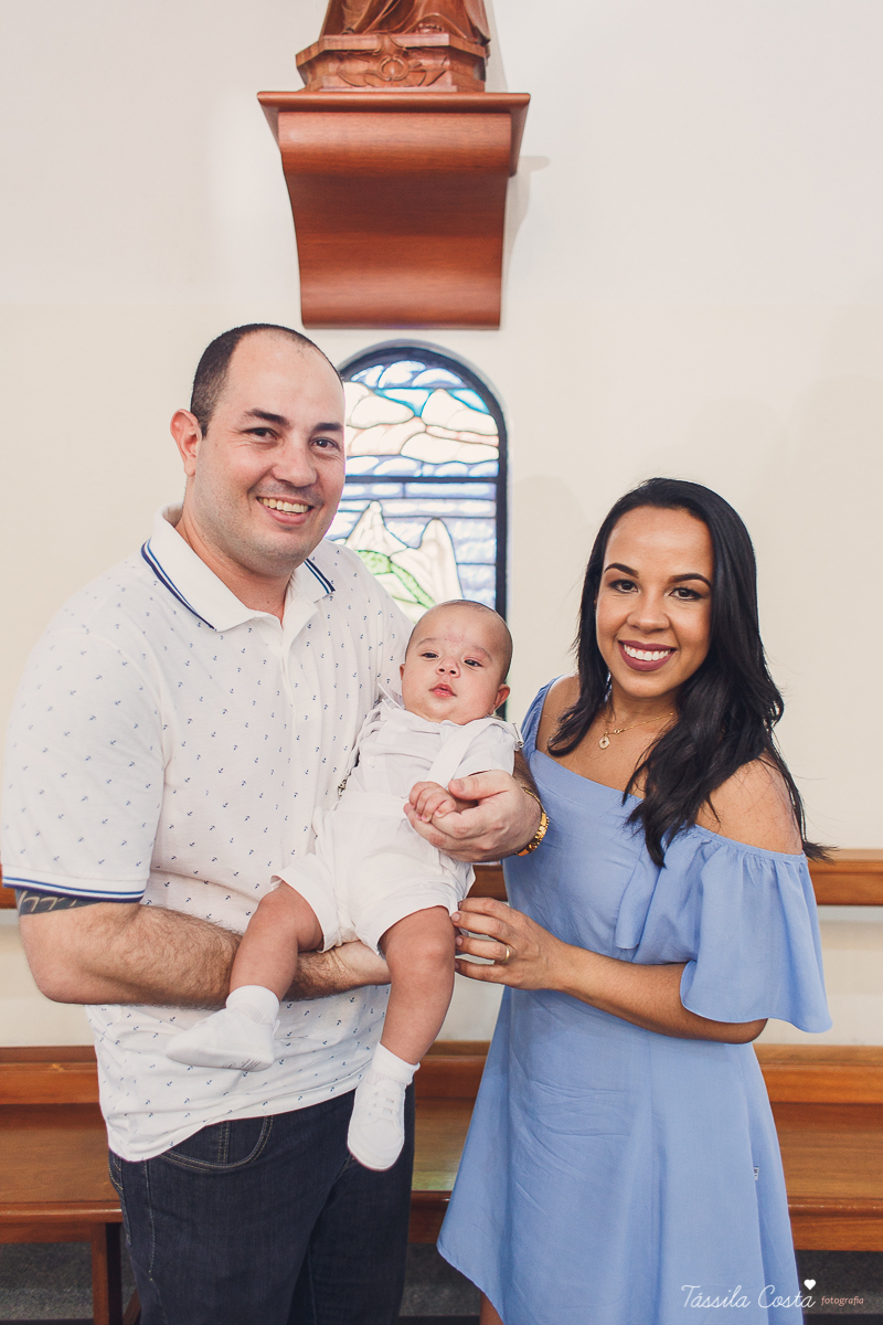 fotos de batizado no santuário de vila velha, família linda, batizando o filho Gabriel, look para batizado, fotos na hora do batizado, aonde batizar meu filho em Vila Velha ES, Santuário de Vila Velha, próximo ao terminal de Vila Velha, família católica