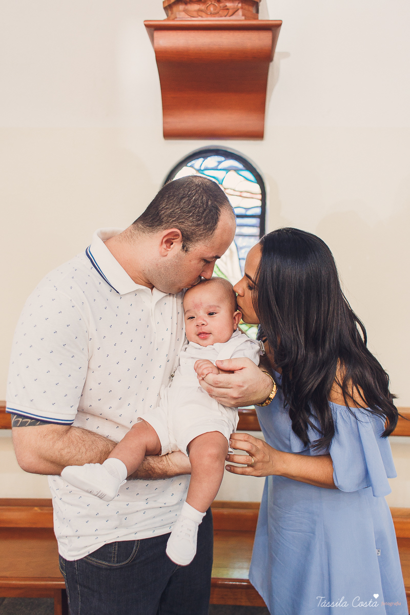 fotos de batizado no santuário de vila velha, família linda, batizando o filho Gabriel, look para batizado, fotos na hora do batizado, aonde batizar meu filho em Vila Velha ES, Santuário de Vila Velha, próximo ao terminal de Vila Velha, família católica