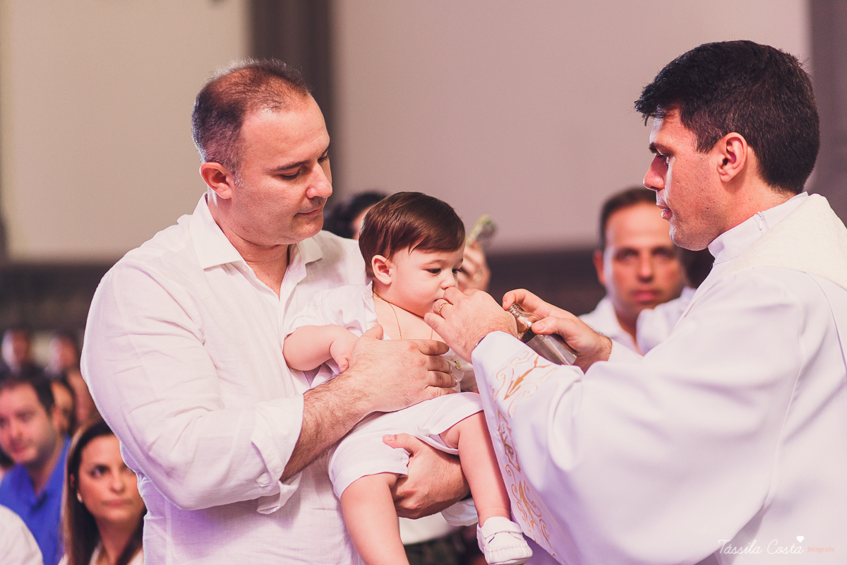 batizado de Anônio Delboni, filho do cirurgião plástico Pablo Delboni, na Catedral Metropolitana de Vitória, fotos de batizado em uma igreja em Vitória ES, fotografia de família em Vitória ES, Tássila Costa fotografia, batizados na Catedral