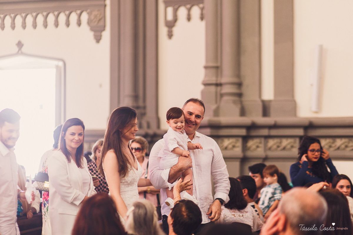batizado de Anônio Delboni, filho do cirurgião plástico Pablo Delboni, na Catedral Metropolitana de Vitória, fotos de batizado em uma igreja em Vitória ES, fotografia de família em Vitória ES, Tássila Costa fotografia, batizados na Catedral