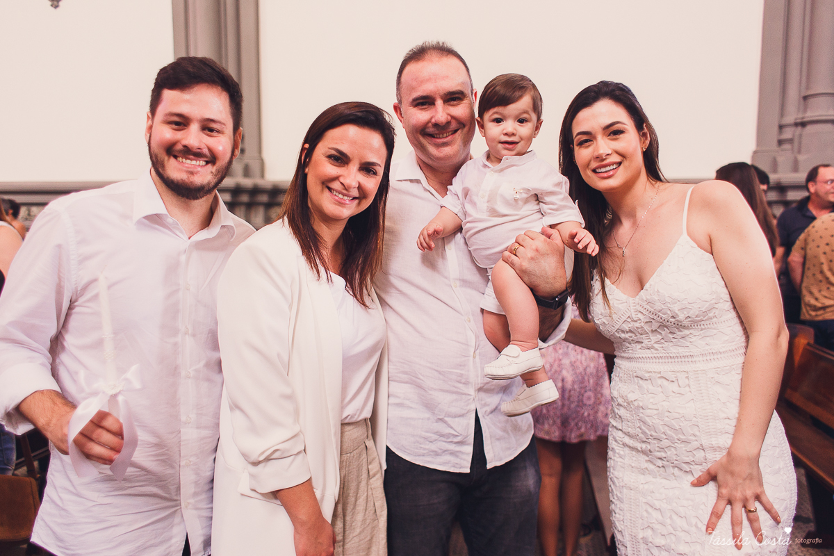 batizado de Anônio Delboni, filho do cirurgião plástico Pablo Delboni, na Catedral Metropolitana de Vitória, fotos de batizado em uma igreja em Vitória ES, fotografia de família em Vitória ES, Tássila Costa fotografia, batizados na Catedral