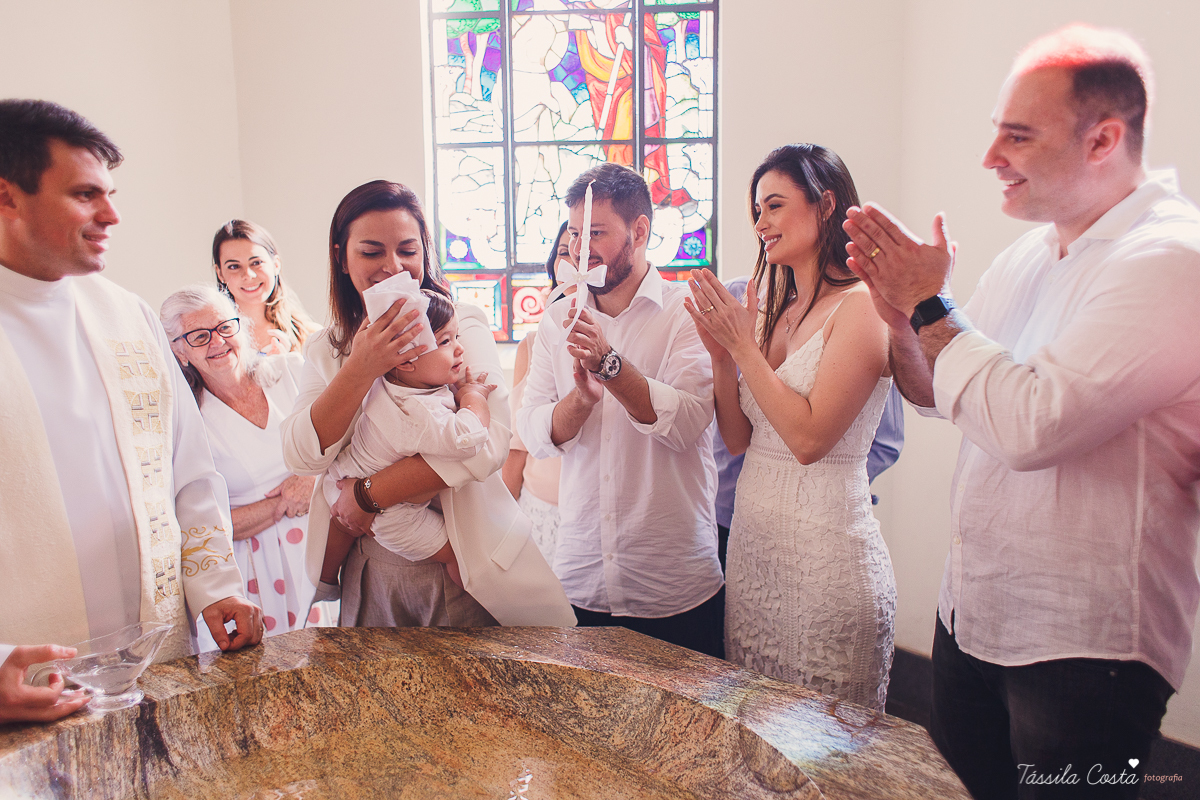 batizado de Anônio Delboni, filho do cirurgião plástico Pablo Delboni, na Catedral Metropolitana de Vitória, fotos de batizado em uma igreja em Vitória ES, fotografia de família em Vitória ES, Tássila Costa fotografia, batizados na Catedral