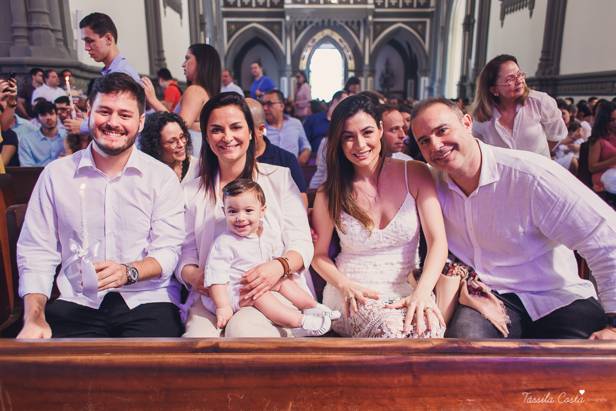 batizado de Anônio Delboni, filho do cirurgião plástico Pablo Delboni, na Catedral Metropolitana de Vitória, fotos de batizado em uma igreja em Vitória ES, fotografia de família em Vitória ES, Tássila Costa fotografia, batizados na Catedral