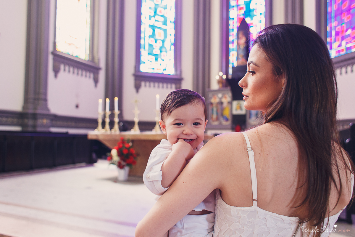batizado de Anônio Delboni, filho do cirurgião plástico Pablo Delboni, na Catedral Metropolitana de Vitória, fotos de batizado em uma igreja em Vitória ES, fotografia de família em Vitória ES, Tássila Costa fotografia, batizados na Catedral