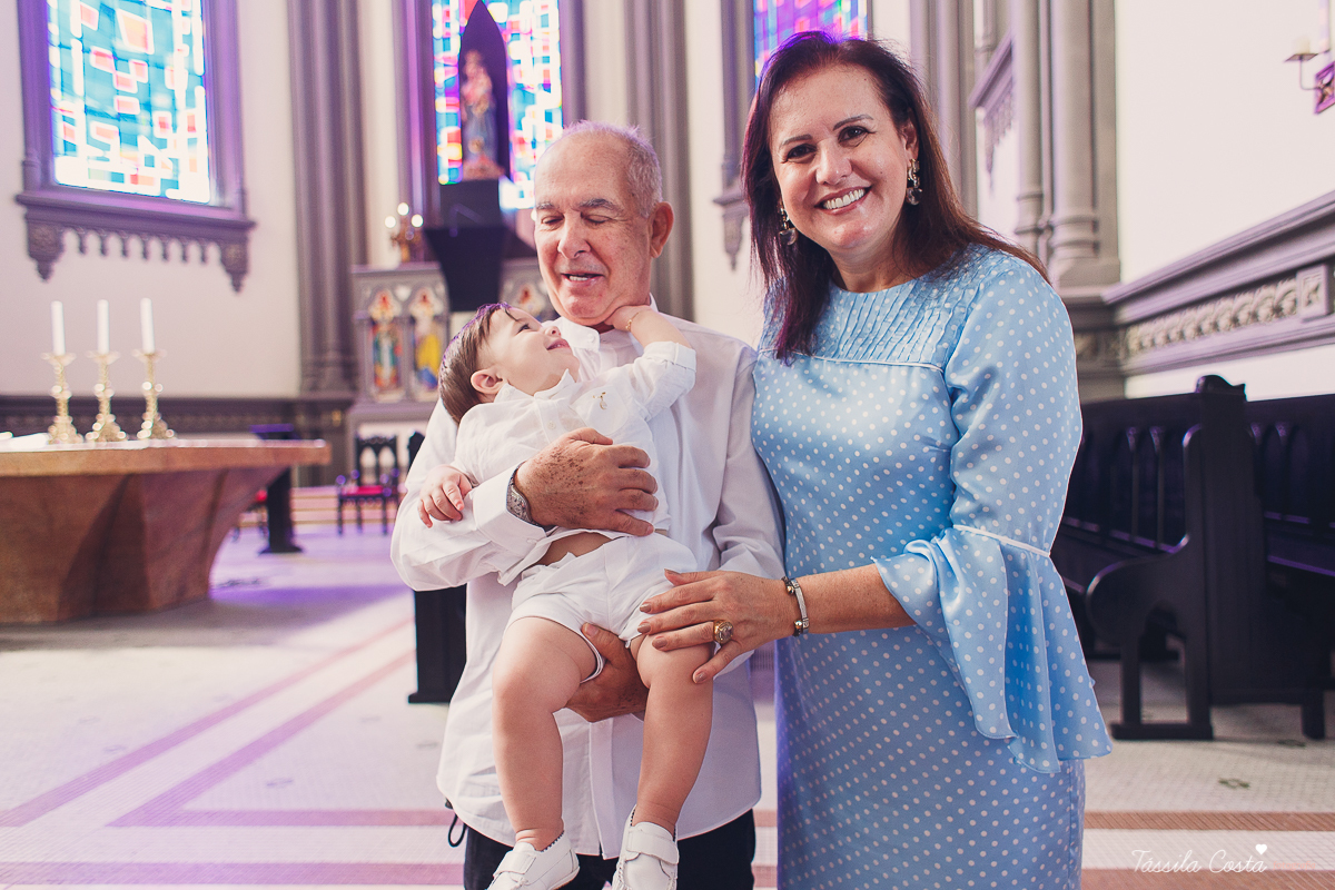 batizado de Anônio Delboni, filho do cirurgião plástico Pablo Delboni, na Catedral Metropolitana de Vitória, fotos de batizado em uma igreja em Vitória ES, fotografia de família em Vitória ES, Tássila Costa fotografia, batizados na Catedral