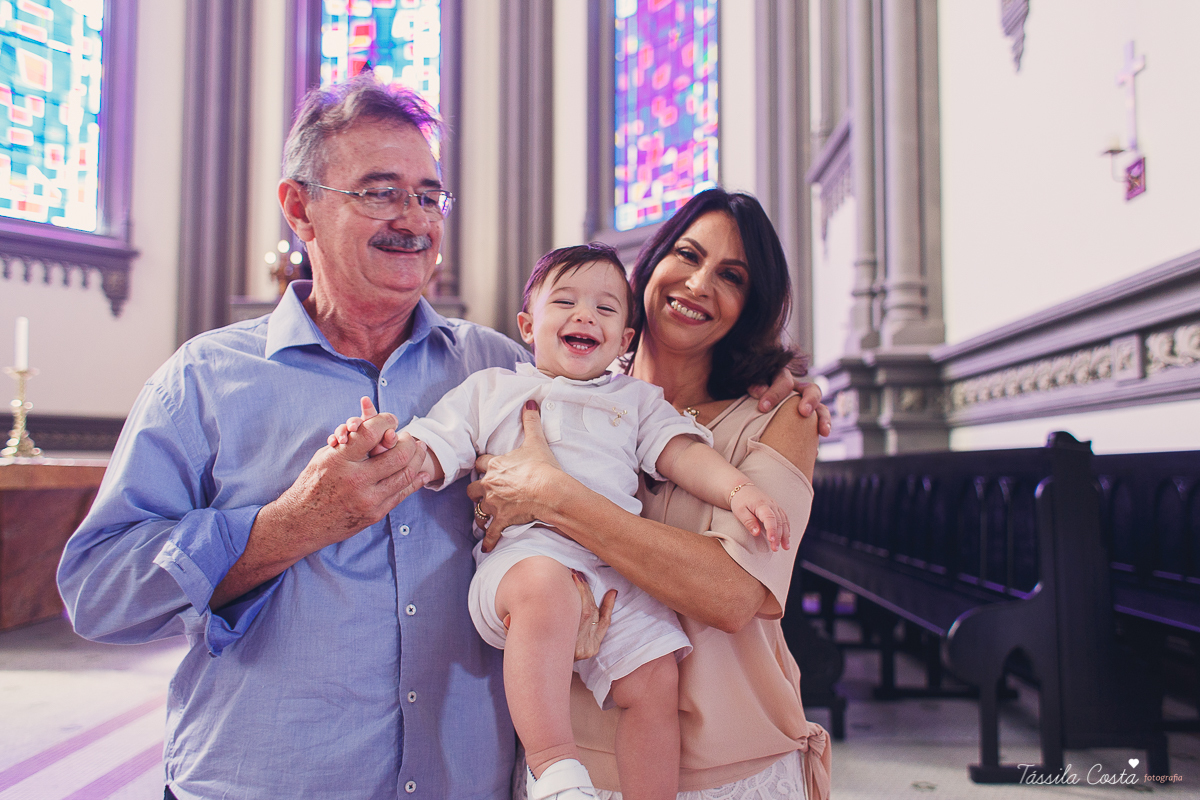 batizado de Anônio Delboni, filho do cirurgião plástico Pablo Delboni, na Catedral Metropolitana de Vitória, fotos de batizado em uma igreja em Vitória ES, fotografia de família em Vitória ES, Tássila Costa fotografia, batizados na Catedral