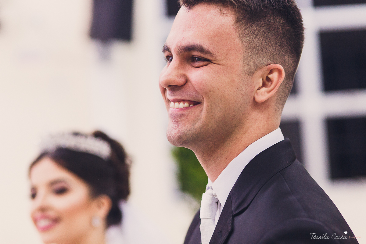 noivo apaixonado, noivo lindo, casamento com o amor da sua vida, casamento econômico, casamento pequeno, ideias para casamento apenas na igreja, casamento sem festa, noivos felizes, vestido de noiva tradicional, aninha noivas vitória es, tássila costa