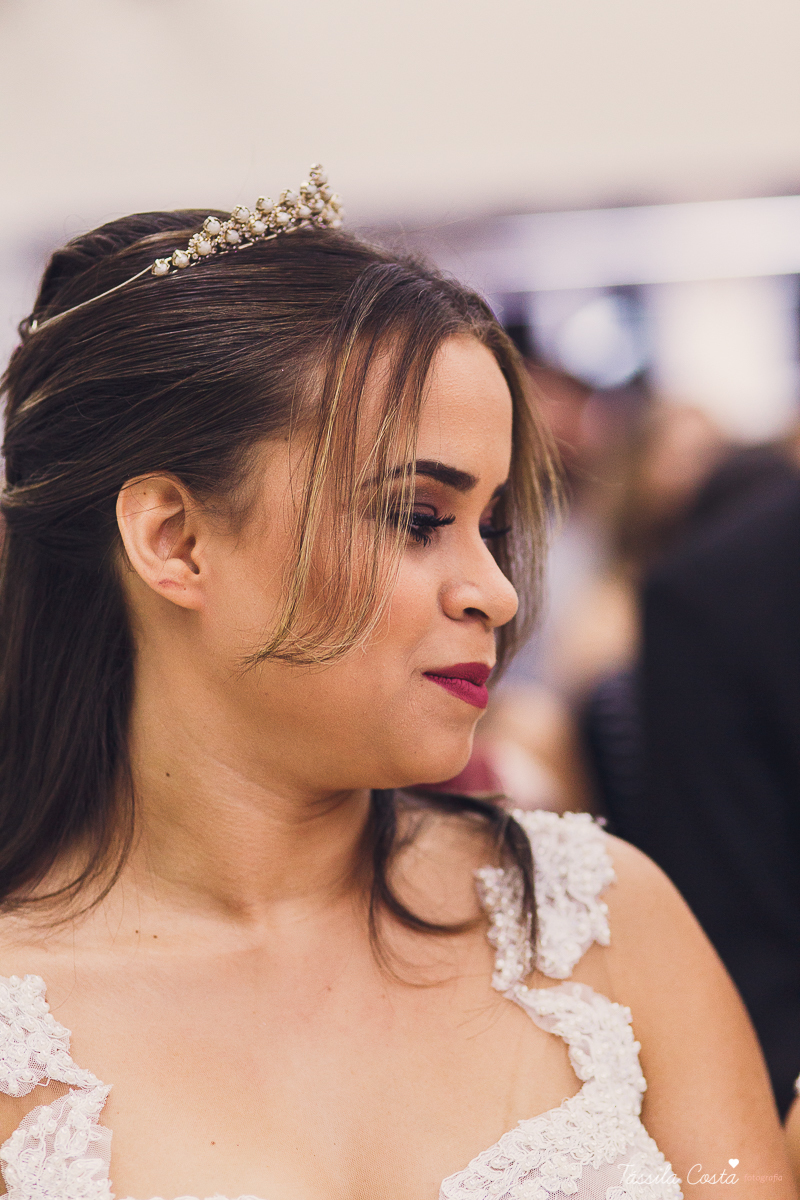 noivo apaixonado, noivo lindo, casamento com o amor da sua vida, casamento econômico, casamento pequeno, ideias para casamento apenas na igreja, casamento sem festa, noivos felizes, vestido de noiva tradicional, aninha noivas vitória es, tássila costa