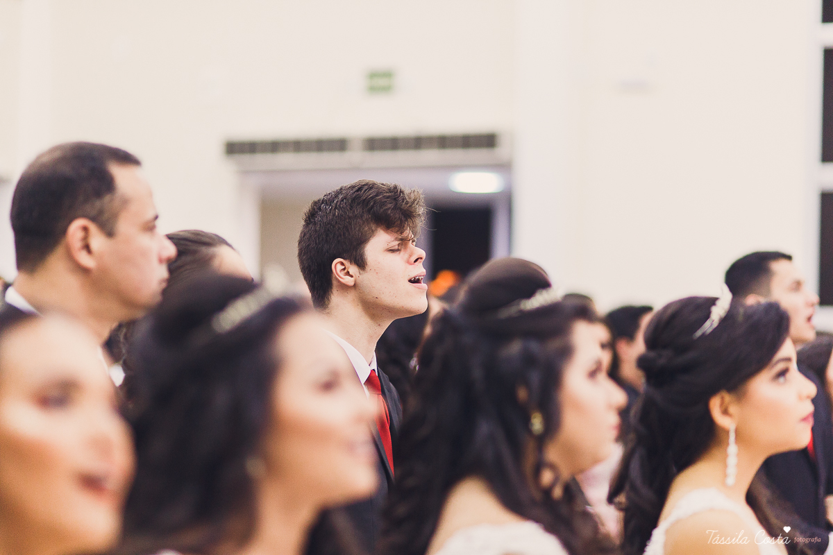 noivo apaixonado, noivo lindo, casamento com o amor da sua vida, casamento econômico, casamento pequeno, ideias para casamento apenas na igreja, casamento sem festa, noivos felizes, vestido de noiva tradicional, aninha noivas vitória es, tássila costanoiv