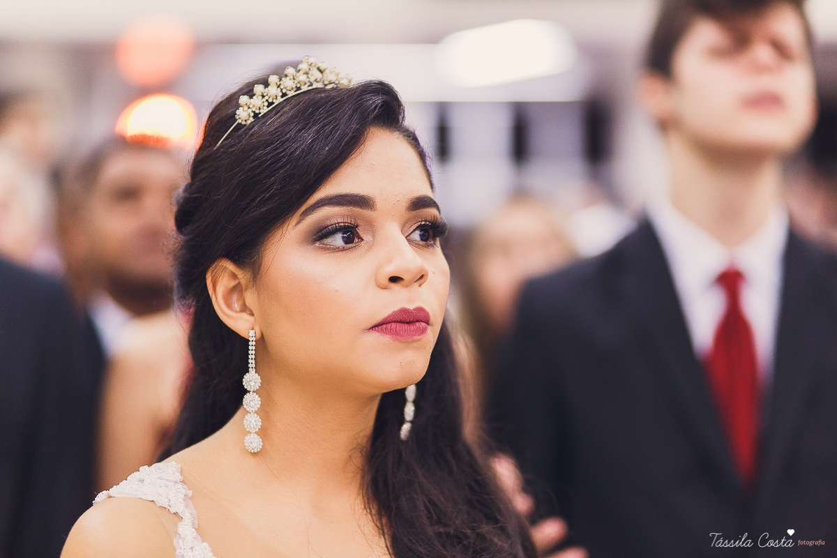 noivo apaixonado, noivo lindo, casamento com o amor da sua vida, casamento econômico, casamento pequeno, ideias para casamento apenas na igreja, casamento sem festa, noivos felizes, vestido de noiva tradicional, aninha noivas vitória es, tássila costanoiv