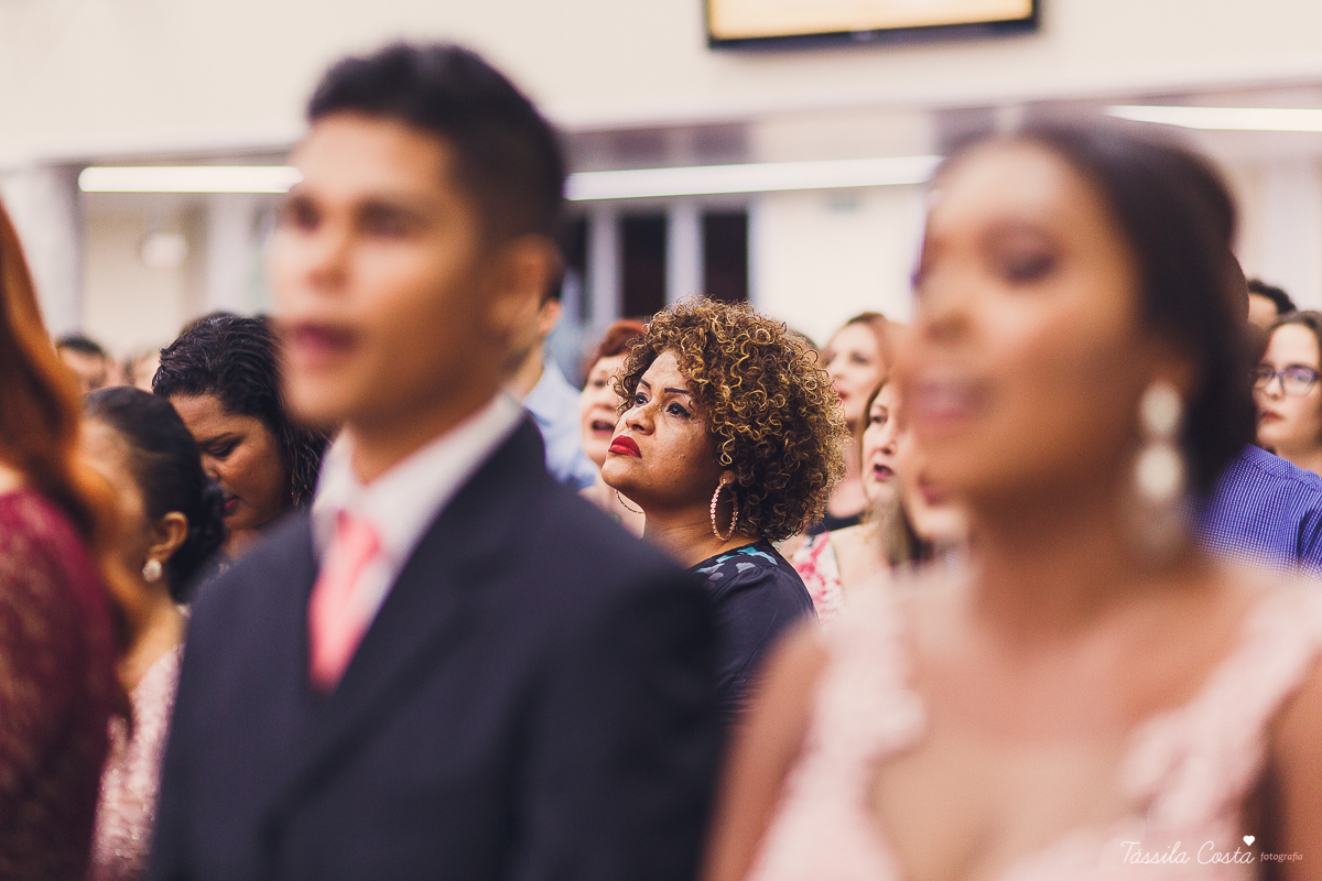 noivo apaixonado, noivo lindo, casamento com o amor da sua vida, casamento econômico, casamento pequeno, ideias para casamento apenas na igreja, casamento sem festa, noivos felizes, vestido de noiva tradicional, aninha noivas vitória es, tássila costa