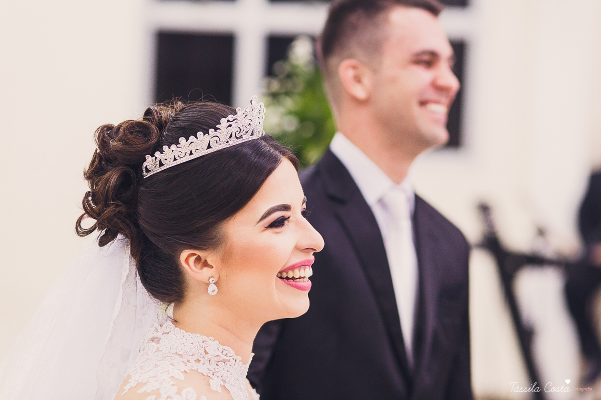 noivo apaixonado, noivo lindo, casamento com o amor da sua vida, casamento econômico, casamento pequeno, ideias para casamento apenas na igreja, casamento sem festa, noivos felizes, vestido de noiva tradicional, aninha noivas vitória es, tássila costanoiv