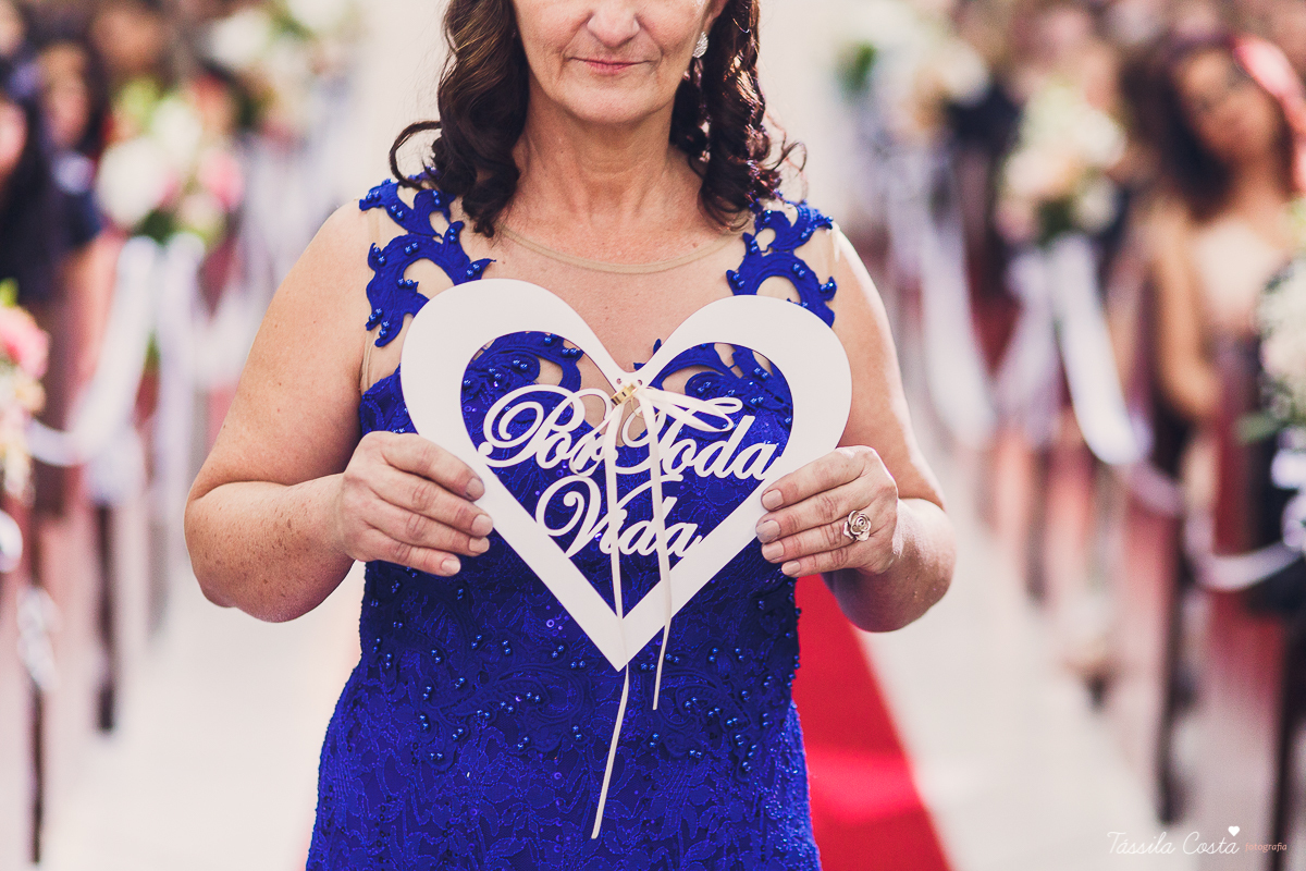 noivo apaixonado, noivo lindo, casamento com o amor da sua vida, casamento econômico, casamento pequeno, ideias para casamento apenas na igreja, casamento sem festa, noivos felizes, vestido de noiva tradicional, aninha noivas vitória es, tássila costa