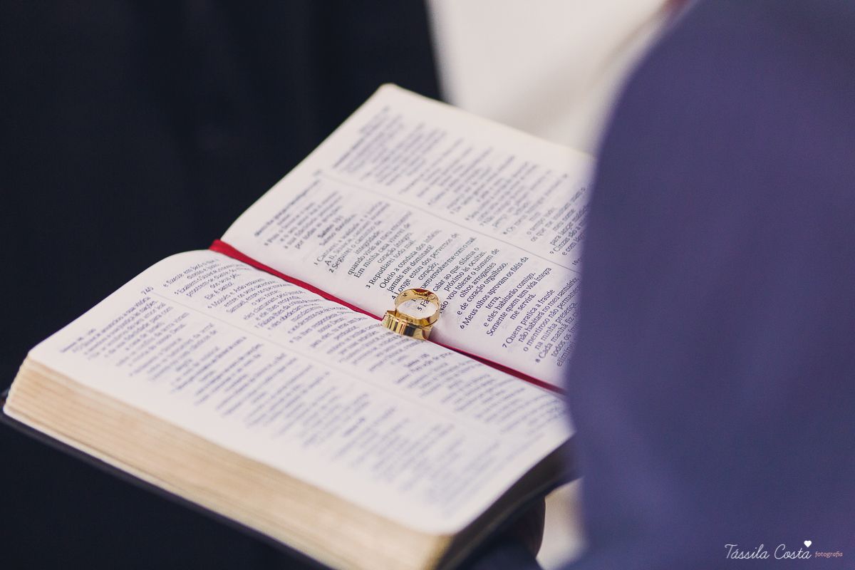 noivo apaixonado, noivo lindo, casamento com o amor da sua vida, casamento econômico, casamento pequeno, ideias para casamento apenas na igreja, casamento sem festa, noivos felizes, vestido de noiva tradicional, aninha noivas vitória es, tássila costa