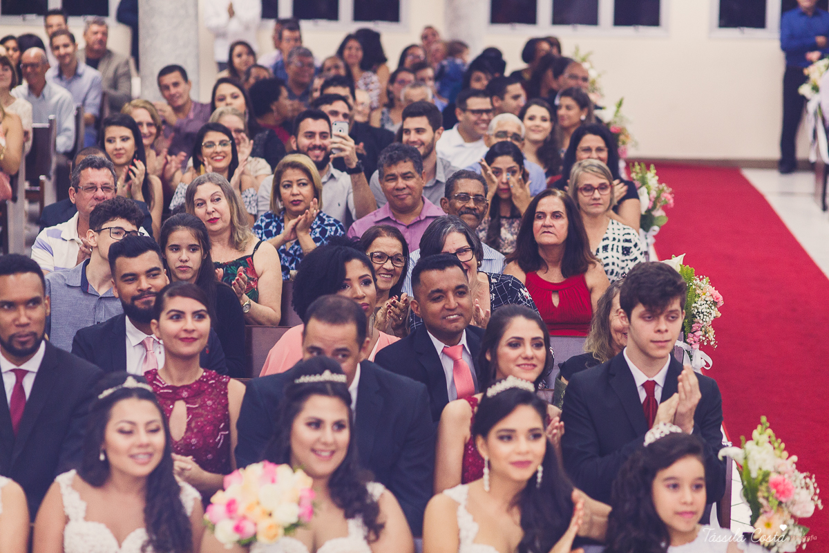 noivo apaixonado, noivo lindo, casamento com o amor da sua vida, casamento econômico, casamento pequeno, ideias para casamento apenas na igreja, casamento sem festa, noivos felizes, vestido de noiva tradicional, aninha noivas vitória es, tássila costa