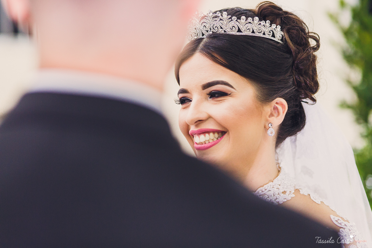 noivo apaixonado, noivo lindo, casamento com o amor da sua vida, casamento econômico, casamento pequeno, ideias para casamento apenas na igreja, casamento sem festa, noivos felizes, vestido de noiva tradicional, aninha noivas vitória es, tássila costa