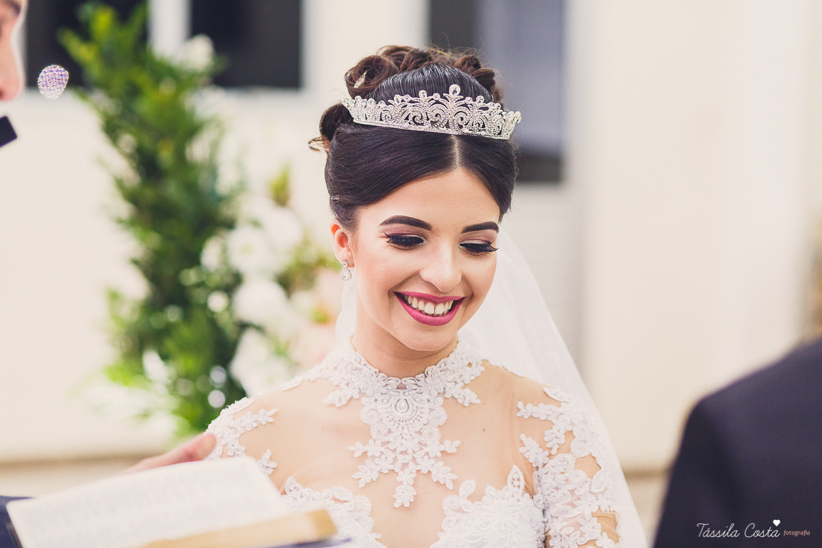 noivo apaixonado, noivo lindo, casamento com o amor da sua vida, casamento econômico, casamento pequeno, ideias para casamento apenas na igreja, casamento sem festa, noivos felizes, vestido de noiva tradicional, aninha noivas vitória es, tássila costa