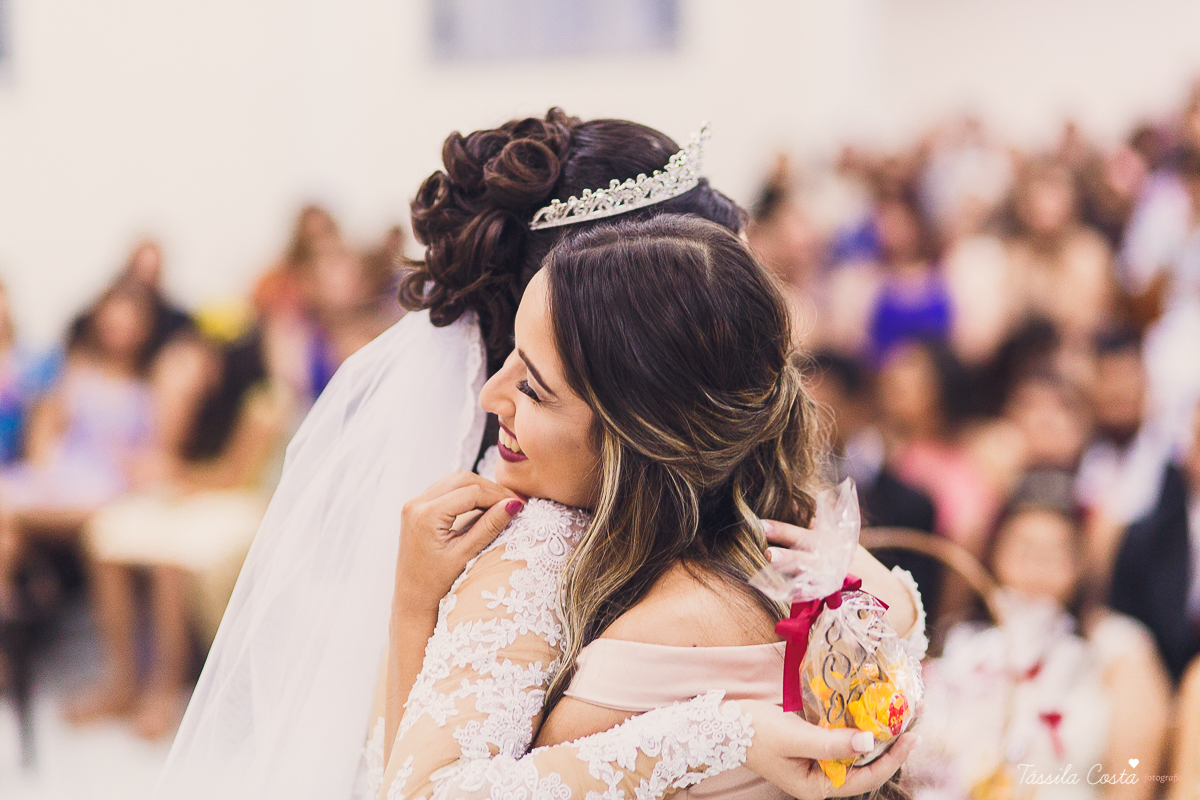 noivo apaixonado, noivo lindo, casamento com o amor da sua vida, casamento econômico, casamento pequeno, ideias para casamento apenas na igreja, casamento sem festa, noivos felizes, vestido de noiva tradicional, aninha noivas vitória es, tássila costa
