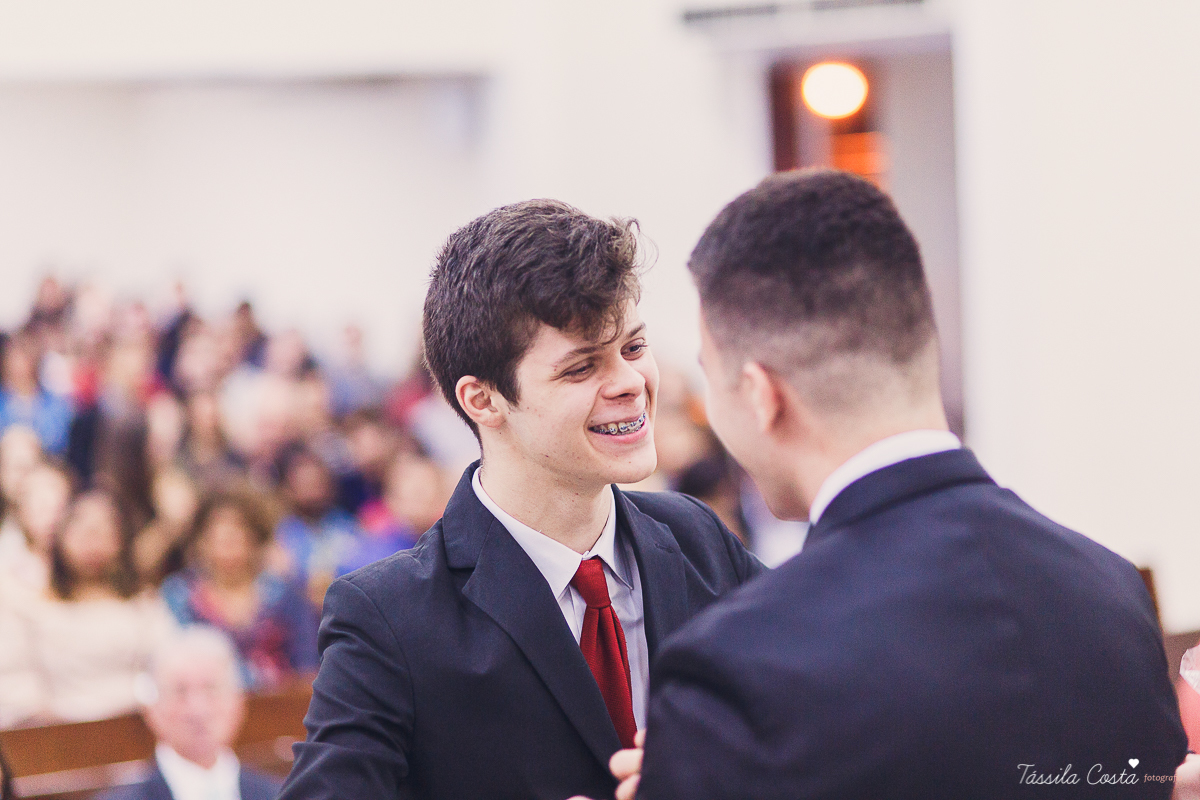 noivo apaixonado, noivo lindo, casamento com o amor da sua vida, casamento econômico, casamento pequeno, ideias para casamento apenas na igreja, casamento sem festa, noivos felizes, vestido de noiva tradicional, aninha noivas vitória es, tássila costa