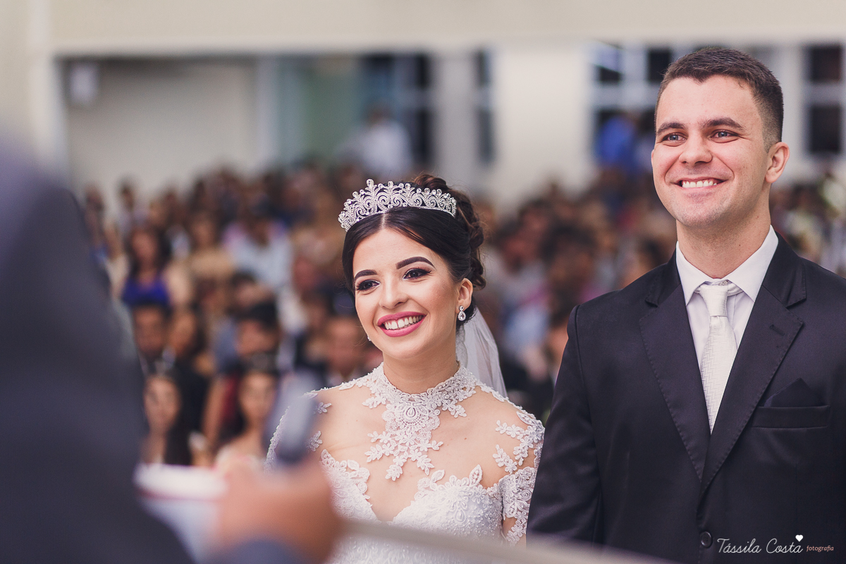 noivo apaixonado, noivo lindo, casamento com o amor da sua vida, casamento econômico, casamento pequeno, ideias para casamento apenas na igreja, casamento sem festa, noivos felizes, vestido de noiva tradicional, aninha noivas vitória es, tássila costa