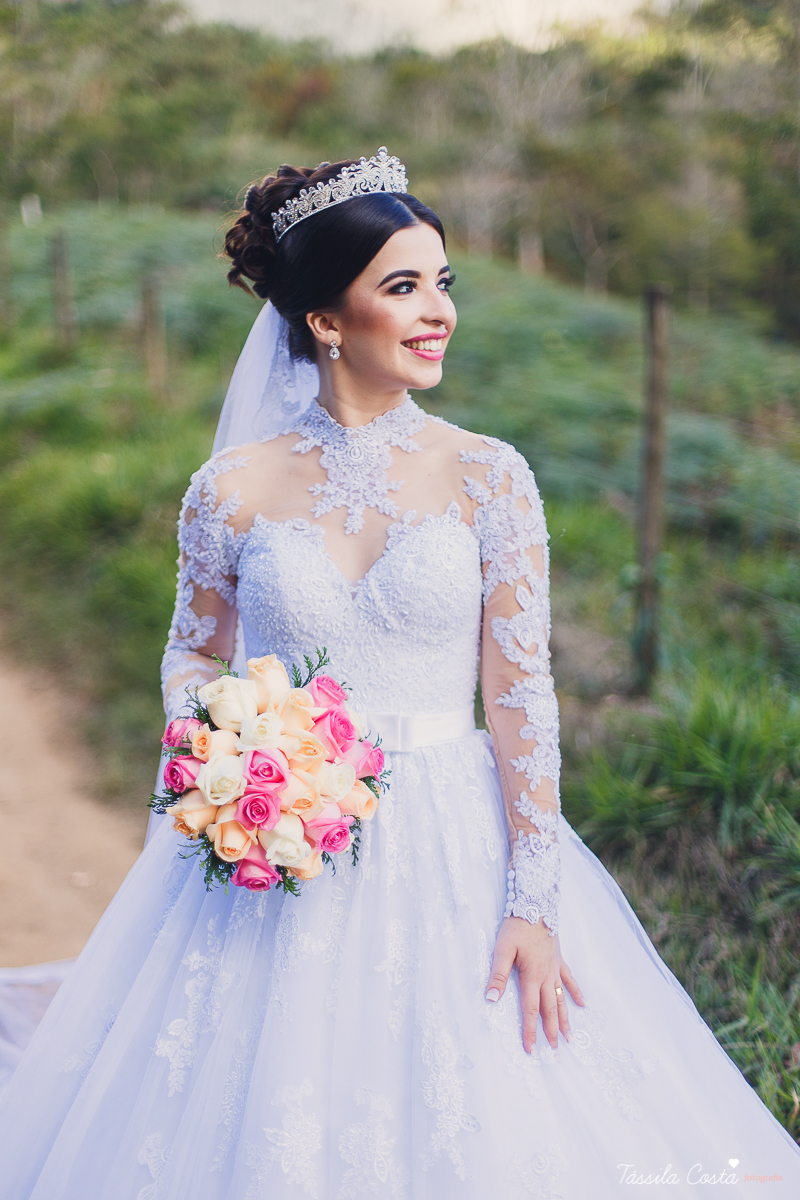 fotos externas de casamento, ideias para fotos de casamento, externas dos noivos, fotos em Pedra Azul, Domingos Martins para fazer fotos pós casamento, lugar lindo em Pedra Azul para fotos de casamento, fotos após o casamento com os noivos, tássila costa 