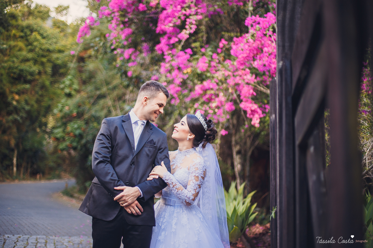 fotos externas de casamento, ideias para fotos de casamento, externas dos noivos, fotos em Pedra Azul, Domingos Martins para fazer fotos pós casamento, lugar lindo em Pedra Azul para fotos de casamento, fotos após o casamento com os noivos, tássila costa 