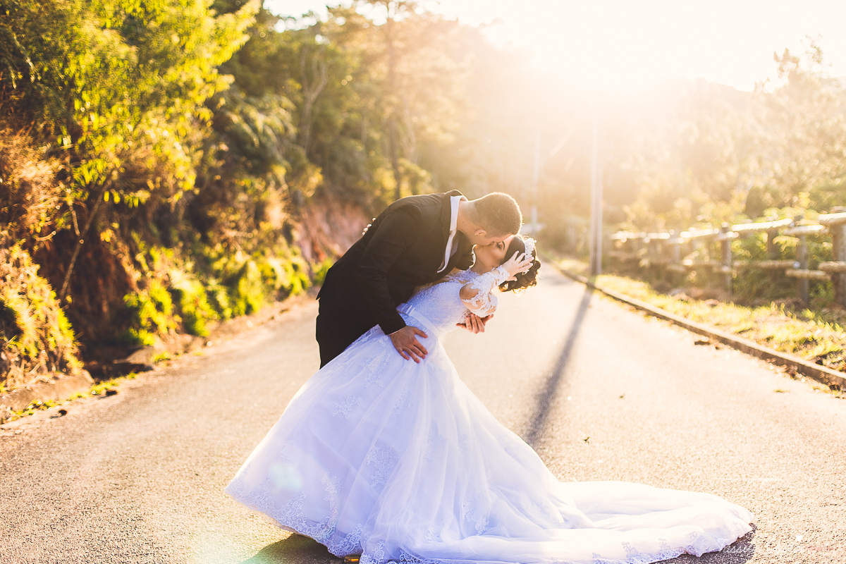 fotos externas de casamento, ideias para fotos de casamento, externas dos noivos, fotos em Pedra Azul, Domingos Martins para fazer fotos pós casamento, lugar lindo em Pedra Azul para fotos de casamento, fotos após o casamento com os noivos, tássila costa 