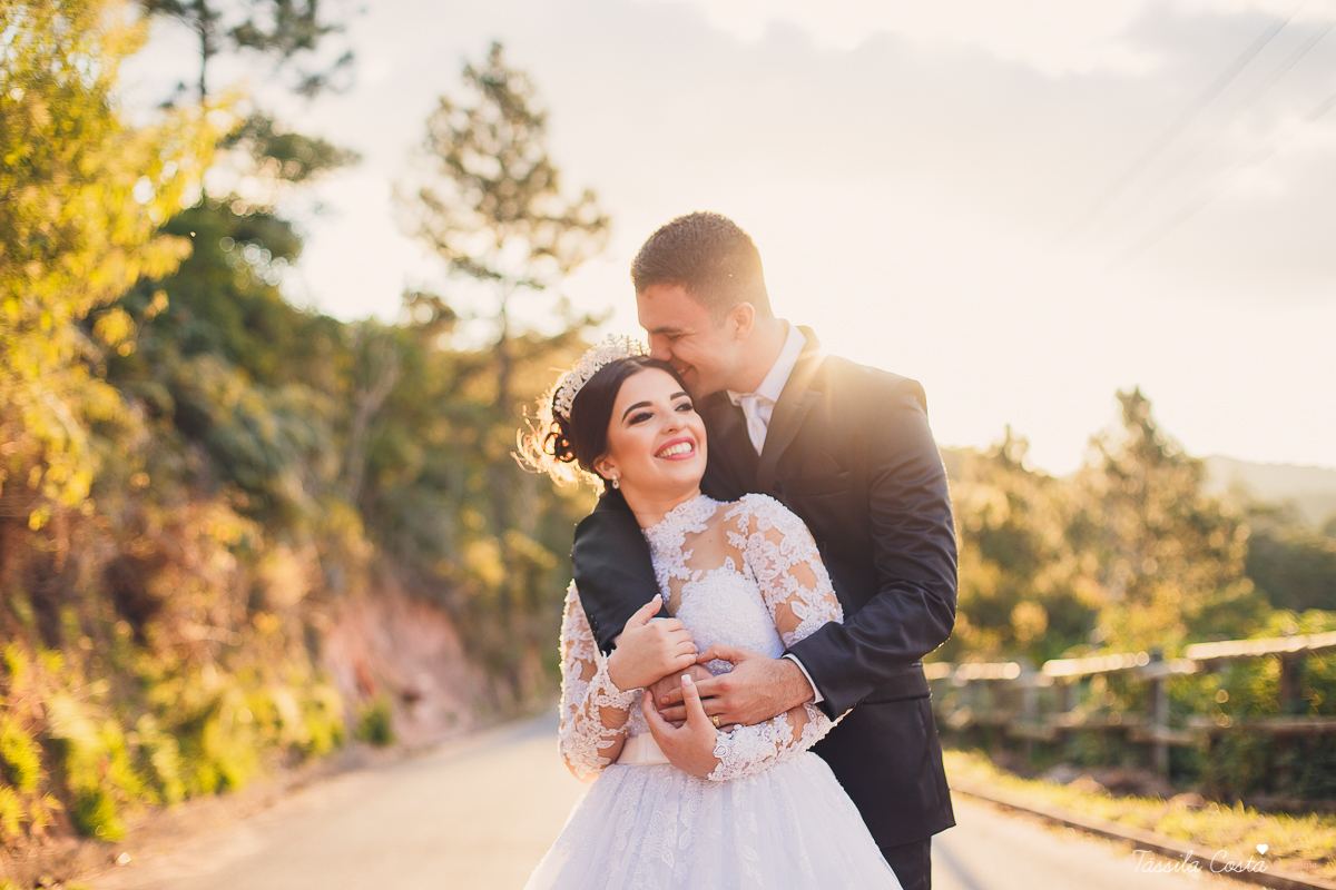 fotos externas de casamento, ideias para fotos de casamento, externas dos noivos, fotos em Pedra Azul, Domingos Martins para fazer fotos pós casamento, lugar lindo em Pedra Azul para fotos de casamento, fotos após o casamento com os noivos, tássila costa 