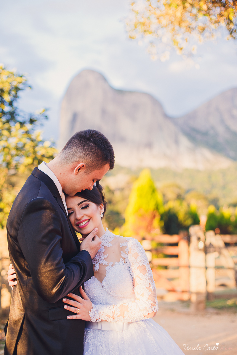 fotos externas de casamento, ideias para fotos de casamento, externas dos noivos, fotos em Pedra Azul, Domingos Martins para fazer fotos pós casamento, lugar lindo em Pedra Azul para fotos de casamento, fotos após o casamento com os noivos, tássila costa 